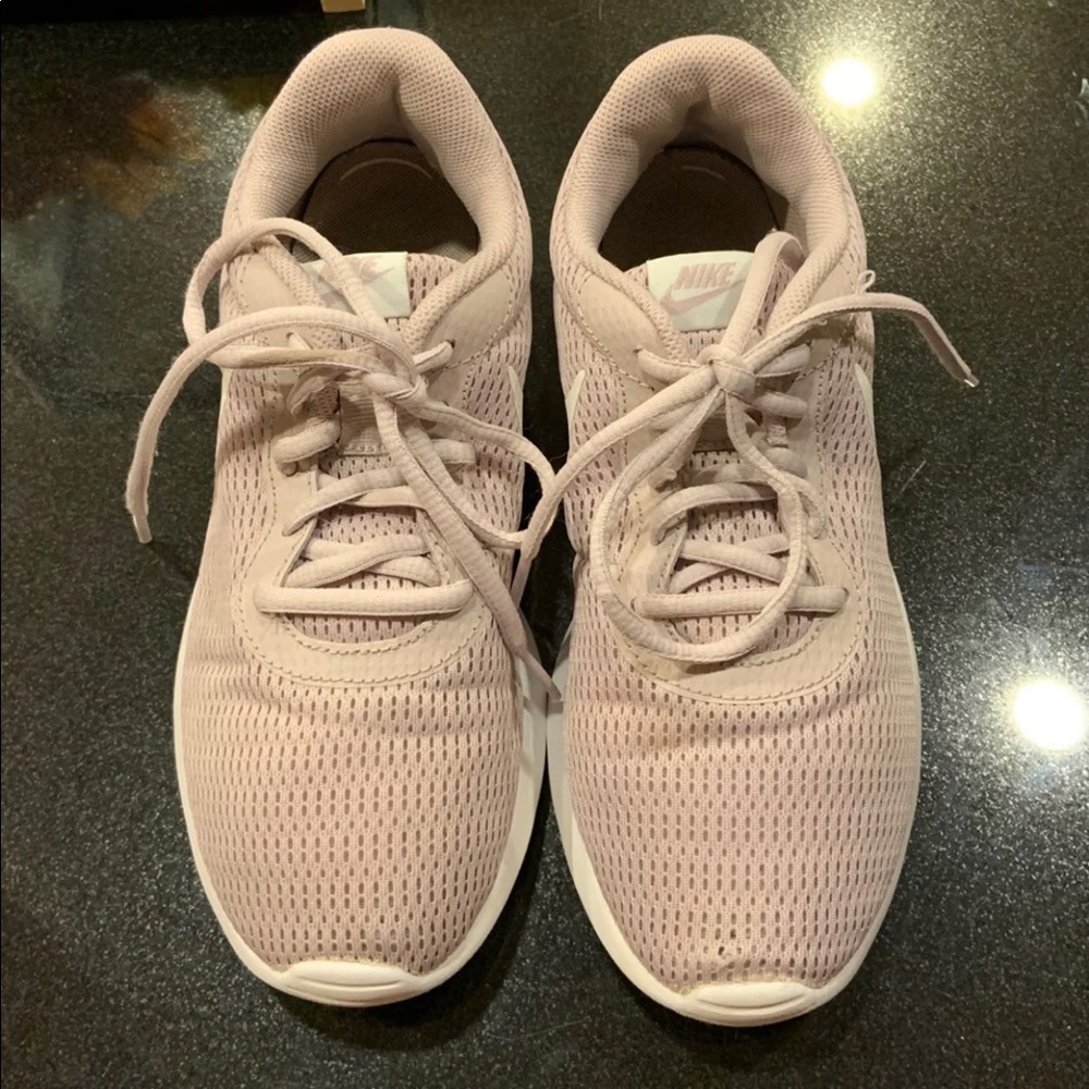 Nike shoes - Picture 2 of 4